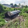 Truk tangki CPO Tergelincir Dan Masuk Parit.